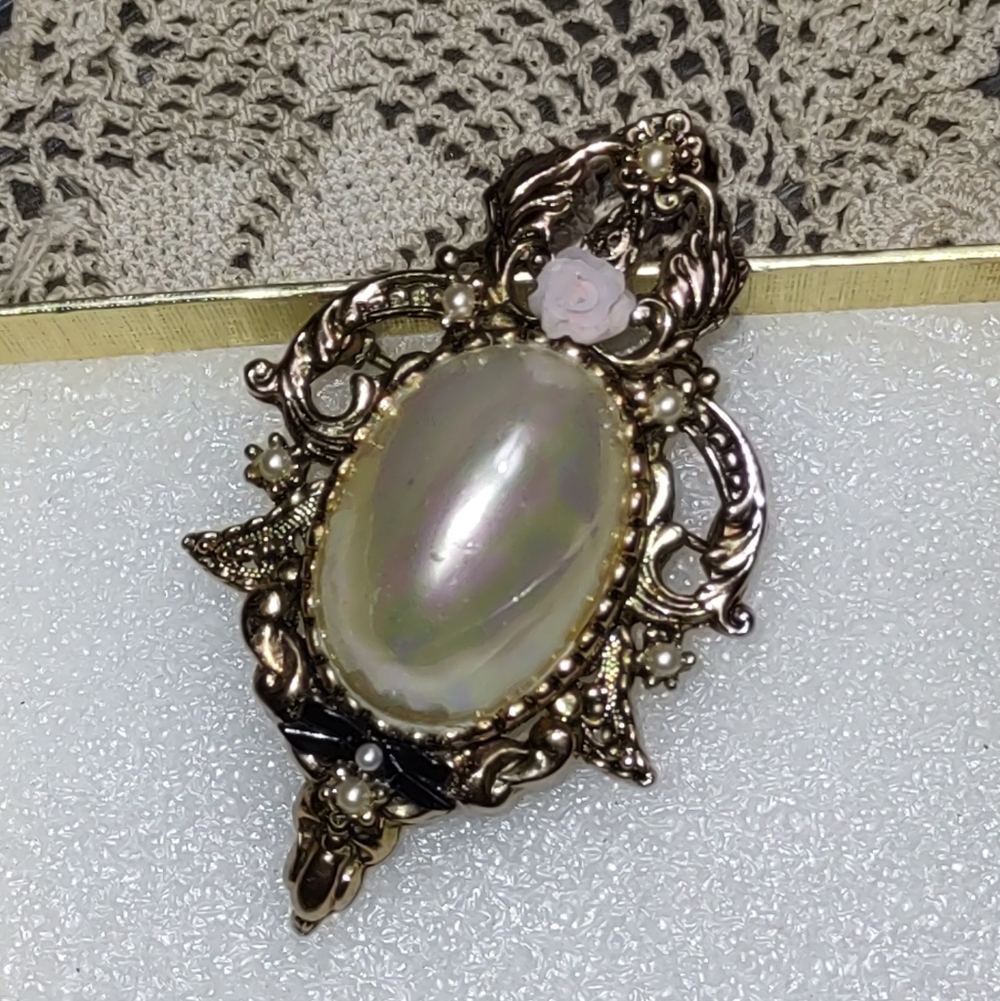 Antique Gold Detailed Brooch Pearl with Acrylic Flower & Black Bow